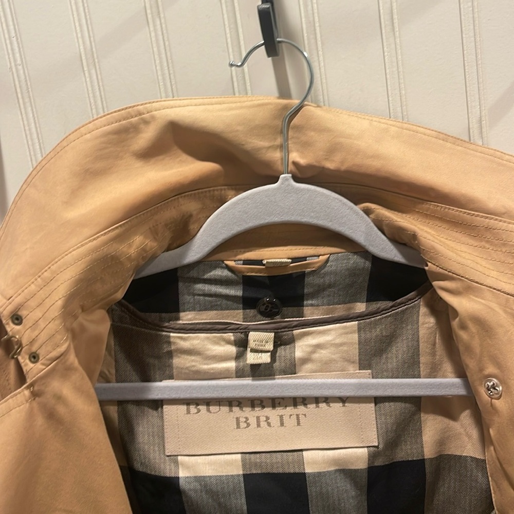 Burberry Tan Trench Coat with Brown Lining - Picture 5 of 14